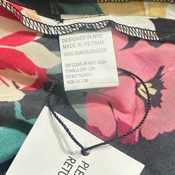 Yumi Kim Hope Top Women's Small Black Floral Sleeveless Smocked Square Neck NWT - Picture 6 of 9